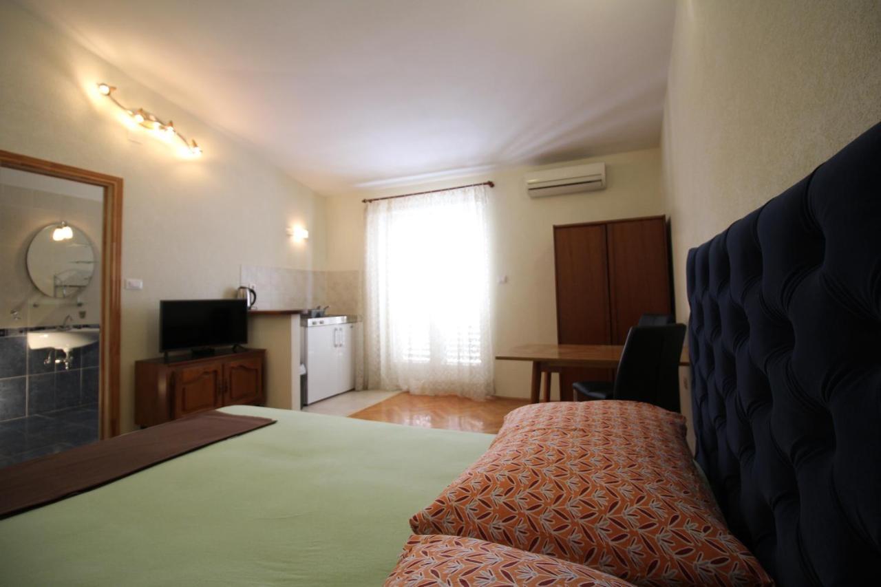 Апартаменти Makarska Centre & Free Private Parking Екстер'єр фото